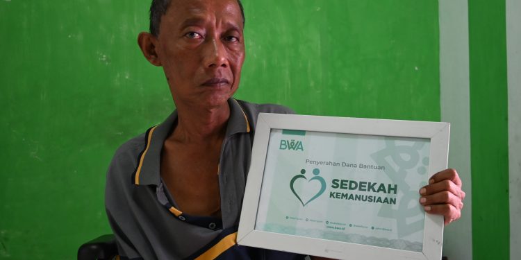 Imam Wahyudi, penderita stroke, telah menerima Sedekah Kemanusiaannya