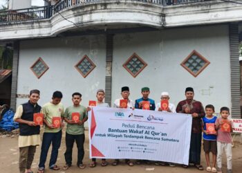 Kolaborasi Pertamina Patra Niaga dan BWA dalam menyalurkan wakaf Al-Quran.
