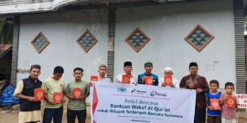 Kolaborasi Pertamina Patra Niaga dan BWA dalam menyalurkan wakaf Al-Quran.