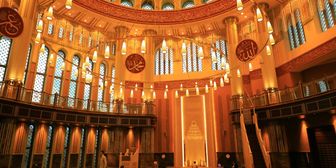 7 Golongan orang yang dinaungi Allah pada hari kiamat