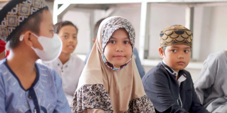 Keberkahan Memuliakan Anak Yatim