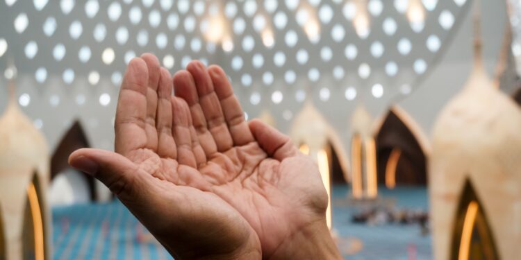 Adab Berdoa yang Sering Terlupakan agar Permintaan Cepat Terkabul